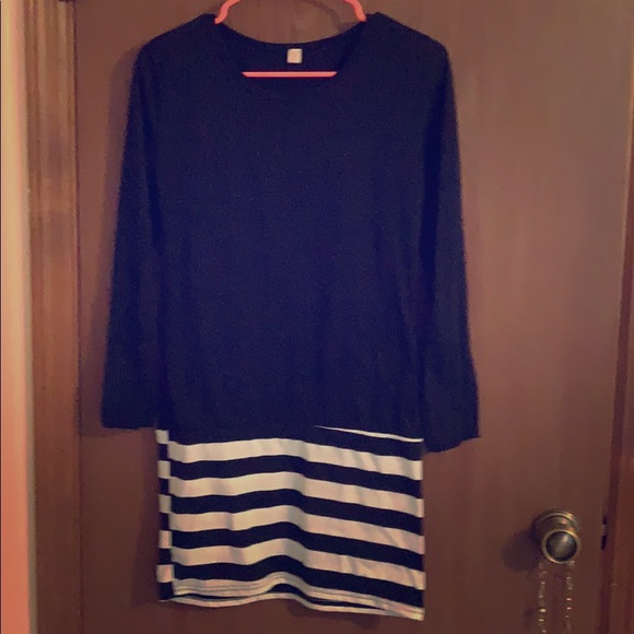 ☀️ Women’s size small black and white dress